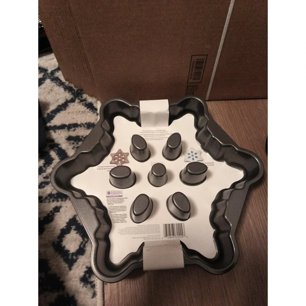 Wilton Snowflake Cavity Cake/Cookie Pan Christmas Non-Stick Heavy Gauge NEW
